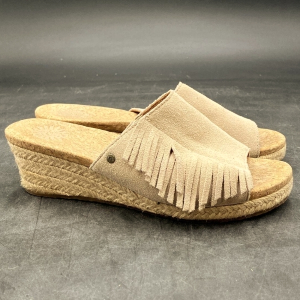 Nwob UGG Beige Fringe Suede/Leather Wedge Slip On Open Toe DANE Shoes Sz 5.5